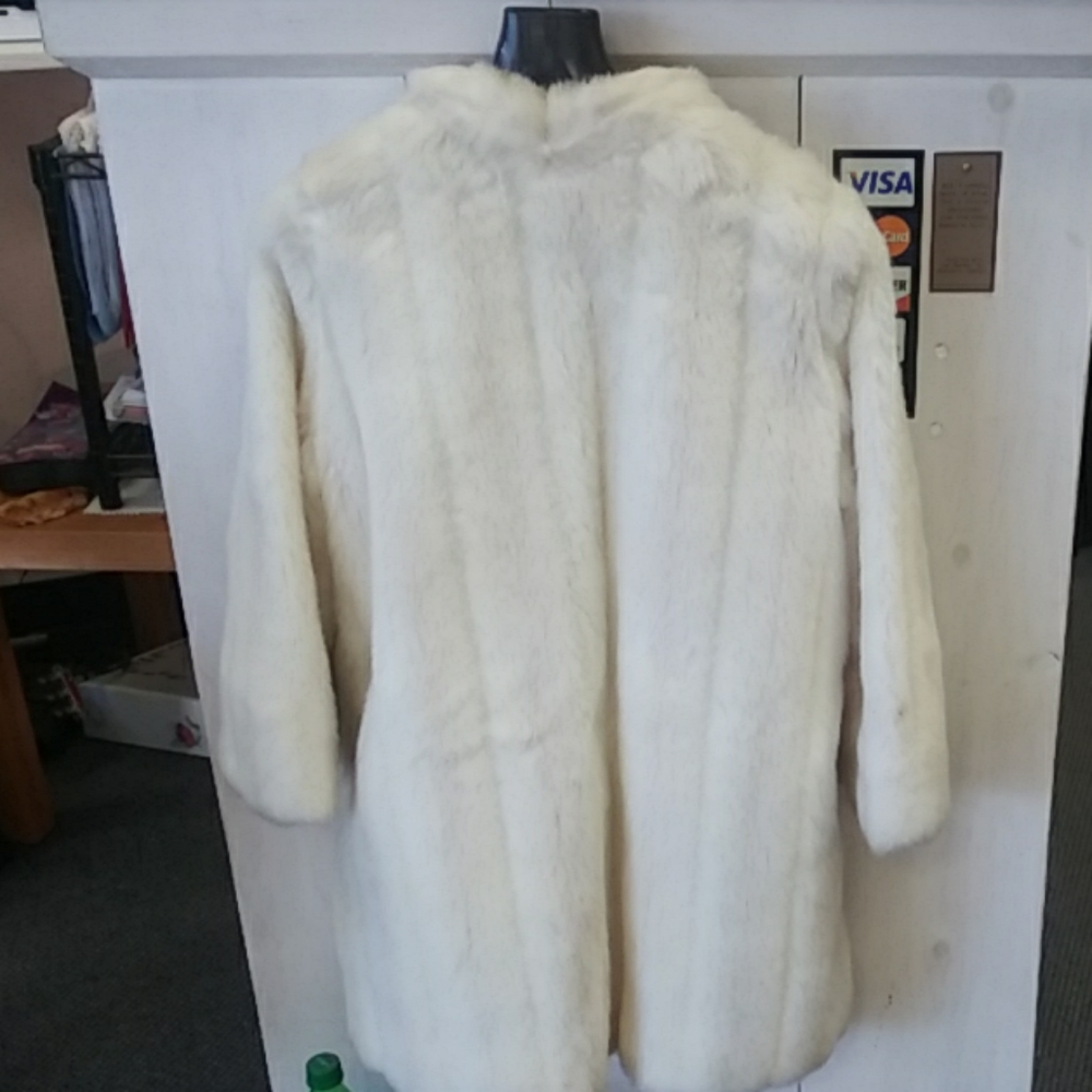 Fur coat - Picture 2 of 2